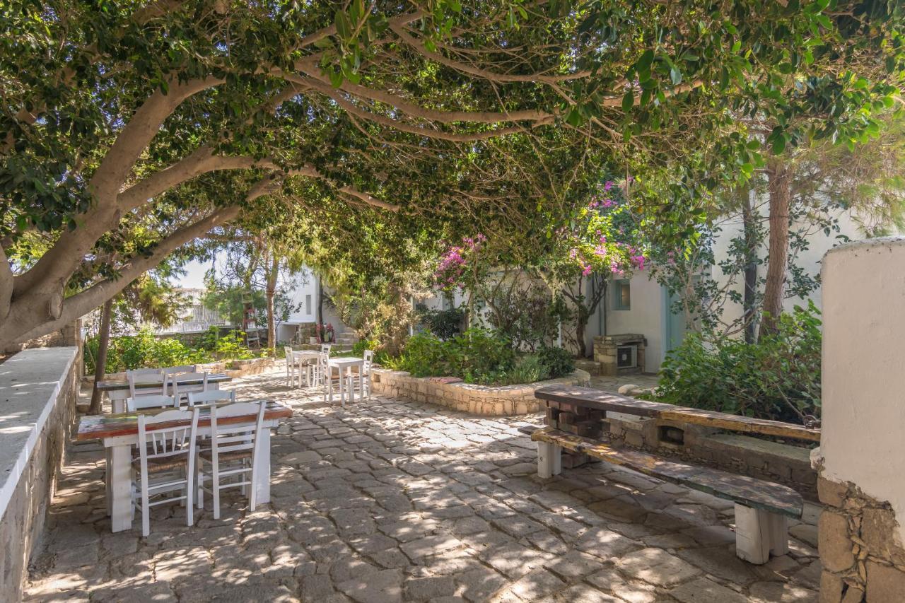 Thalassitra Private Pool Suites Adamantas  Exterior foto