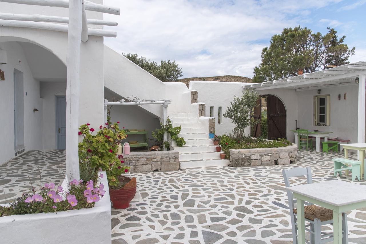Thalassitra Private Pool Suites Adamantas  Exterior foto
