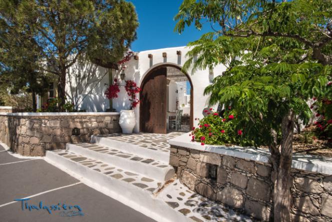 Thalassitra Private Pool Suites Adamantas  Exterior foto